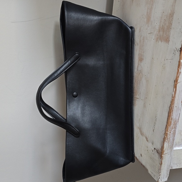 Minimalist Leather Shoulder Tote Bag - Picture 6 of 16
